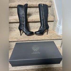 High black leather boots w gold zipper, size 8, Good Condition!!